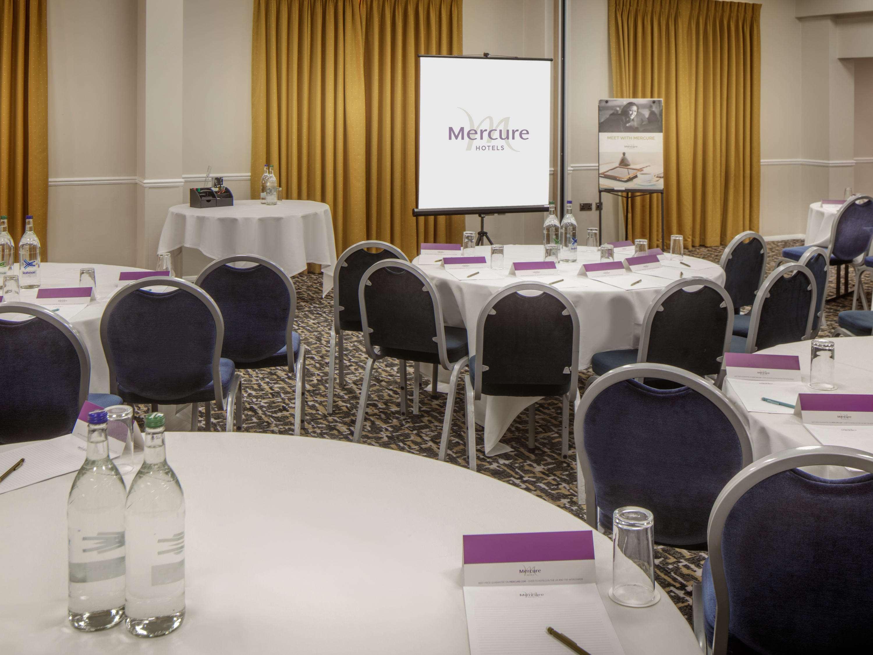 Mercure Hatfield Oak Hotel Buitenkant foto