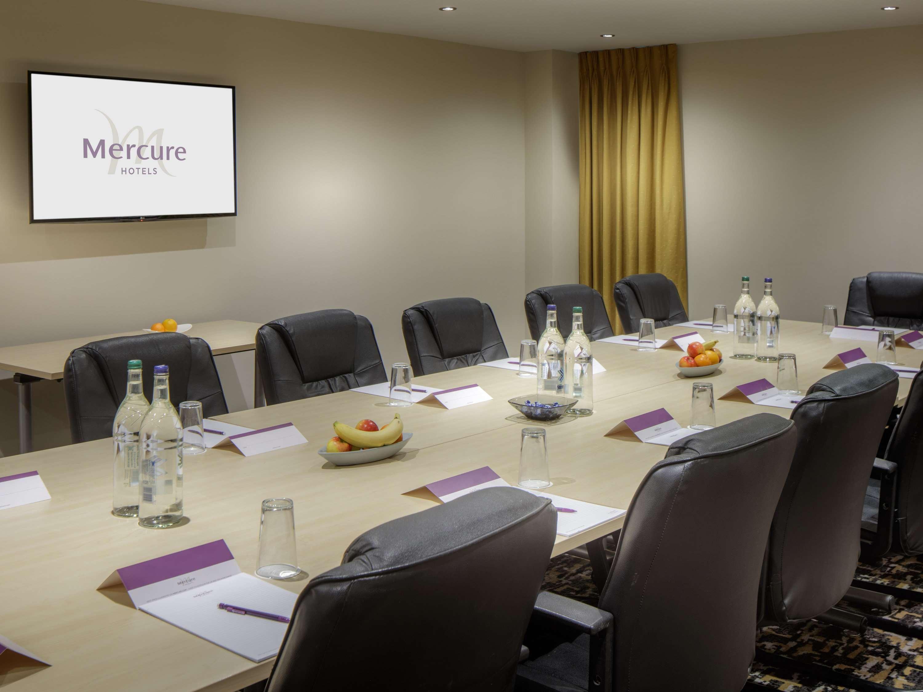 Mercure Hatfield Oak Hotel Buitenkant foto
