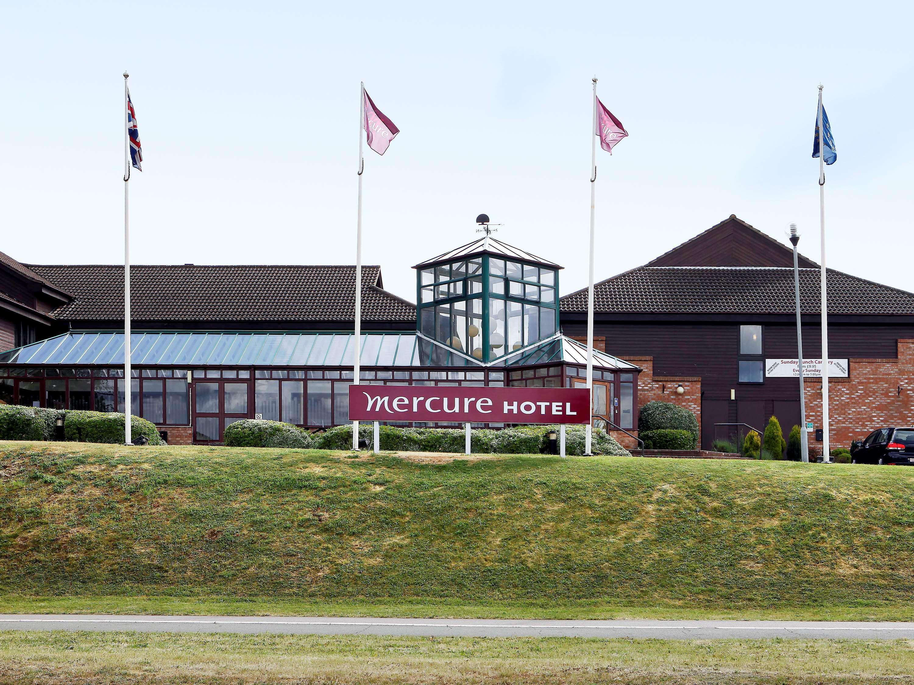Mercure Hatfield Oak Hotel Buitenkant foto