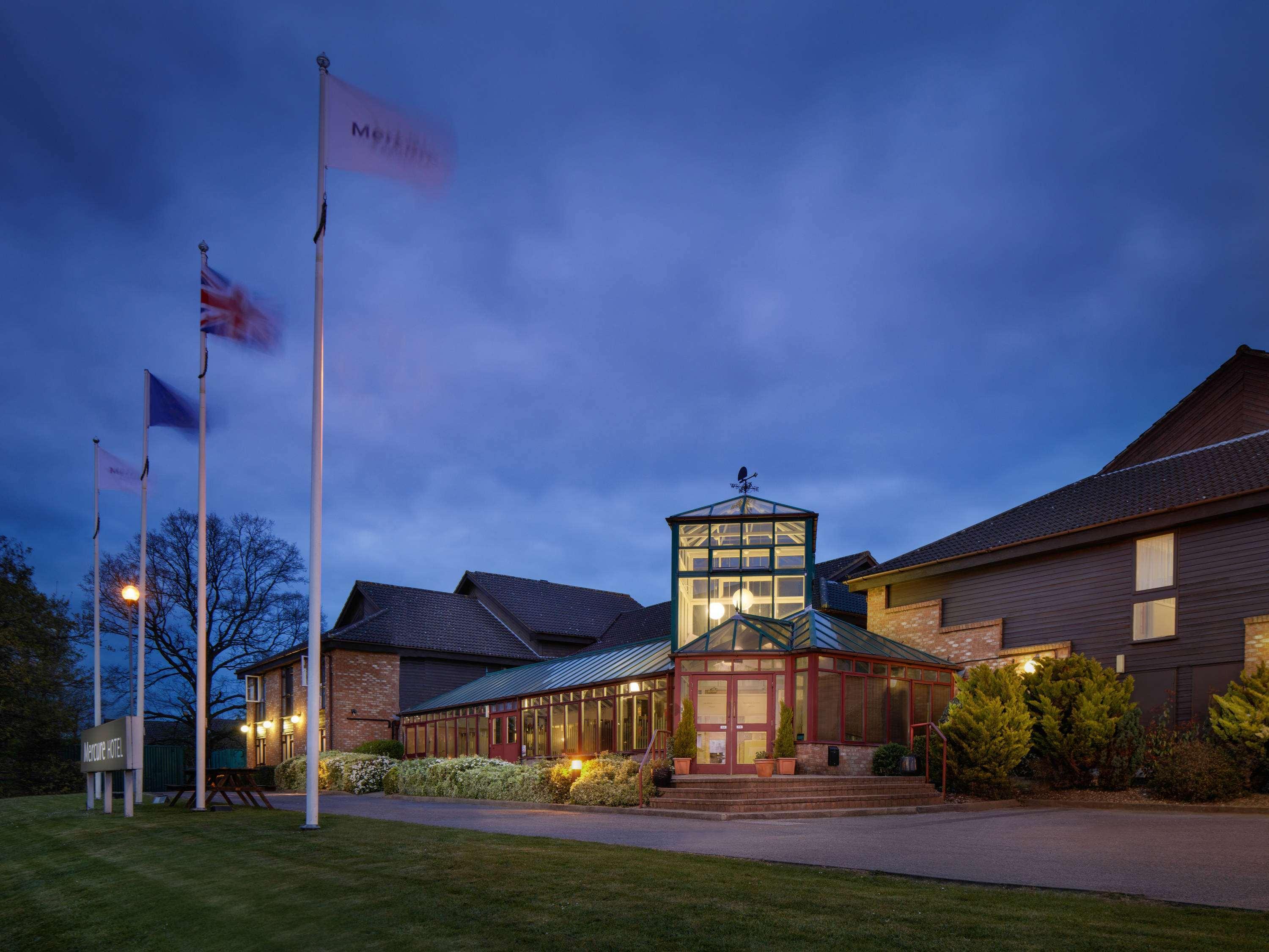 Mercure Hatfield Oak Hotel Buitenkant foto