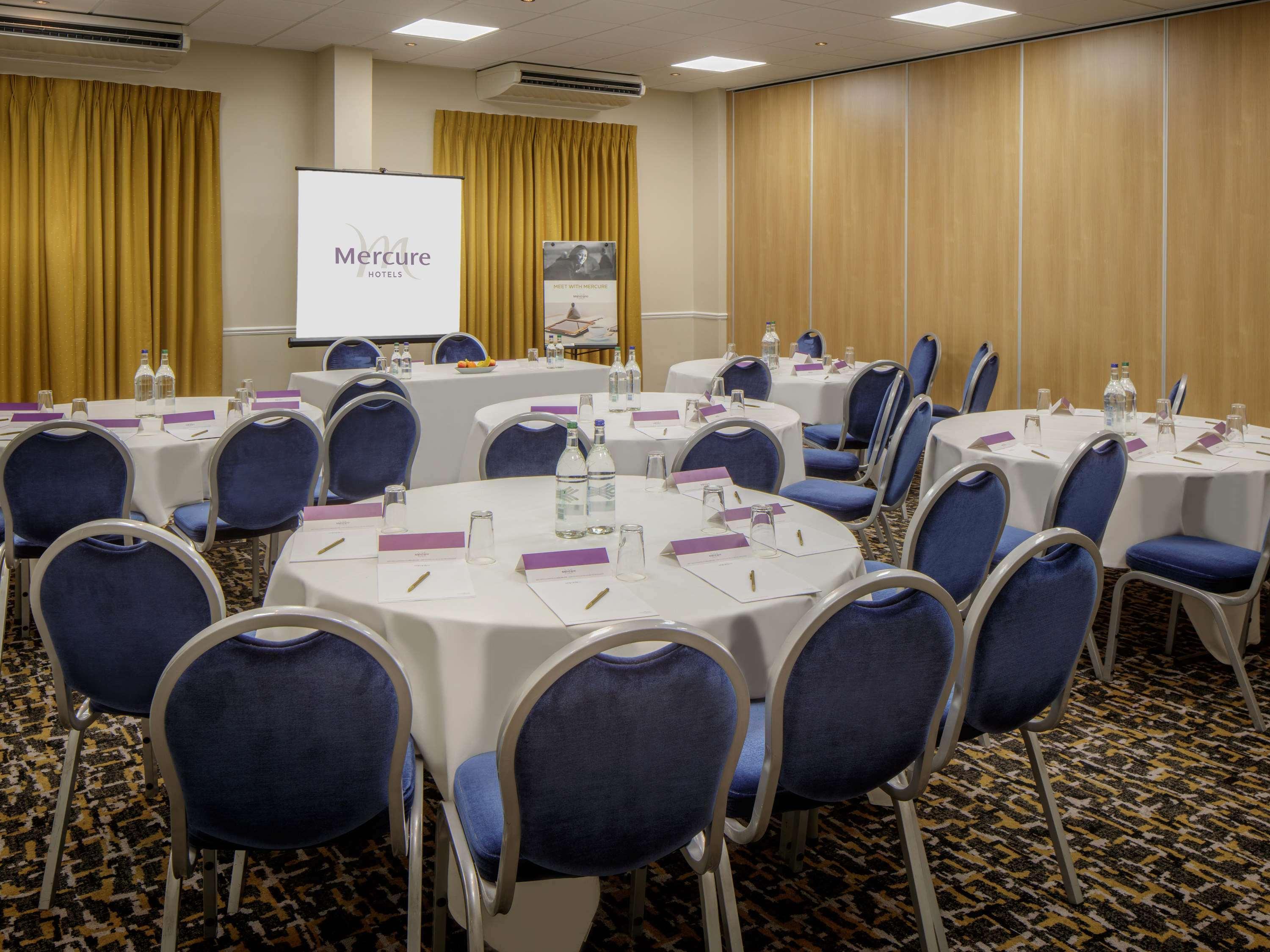 Mercure Hatfield Oak Hotel Buitenkant foto