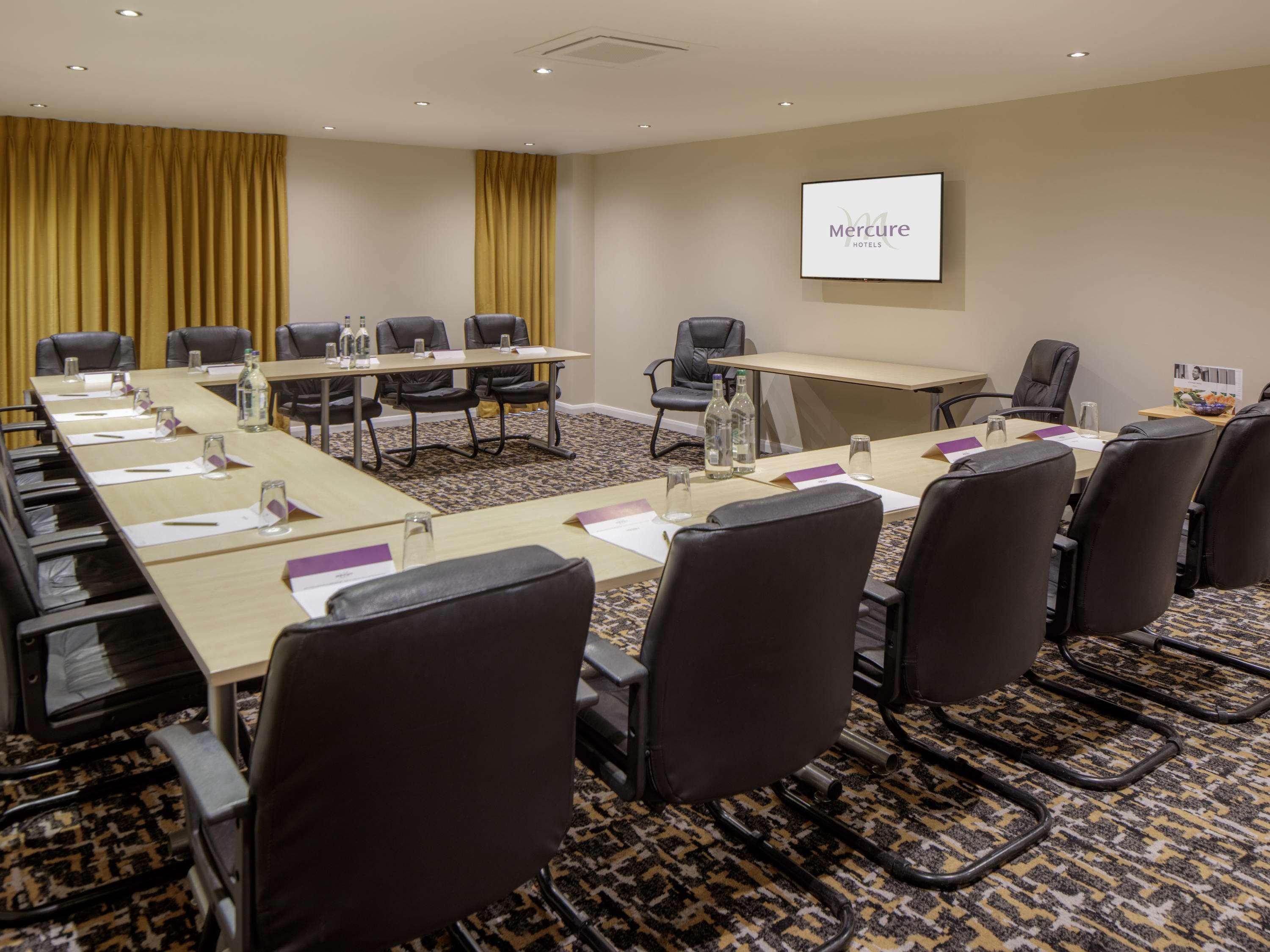 Mercure Hatfield Oak Hotel Buitenkant foto