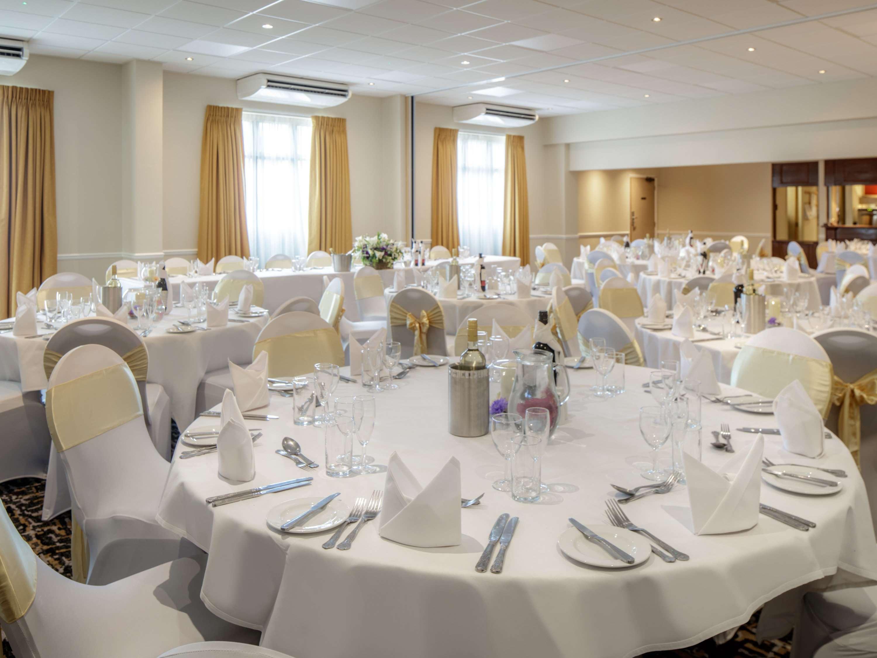 Mercure Hatfield Oak Hotel Buitenkant foto