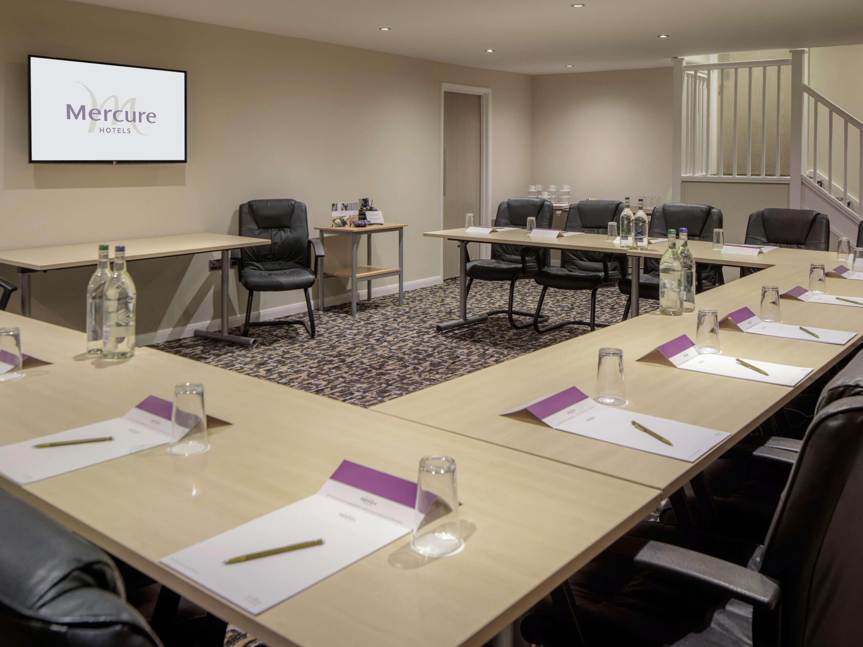 Mercure Hatfield Oak Hotel Buitenkant foto