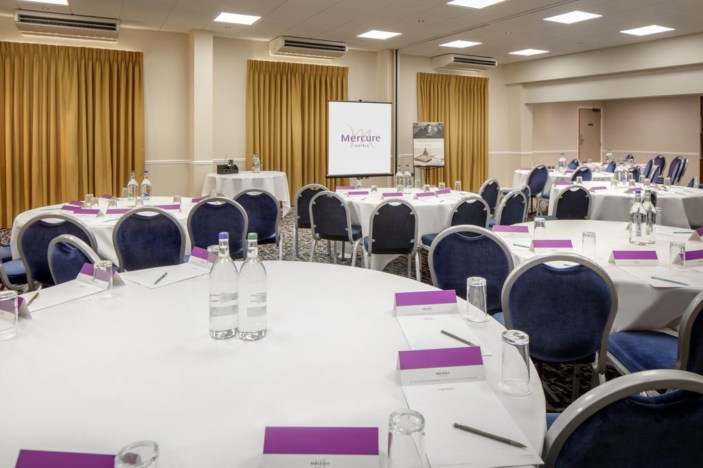 Mercure Hatfield Oak Hotel Buitenkant foto