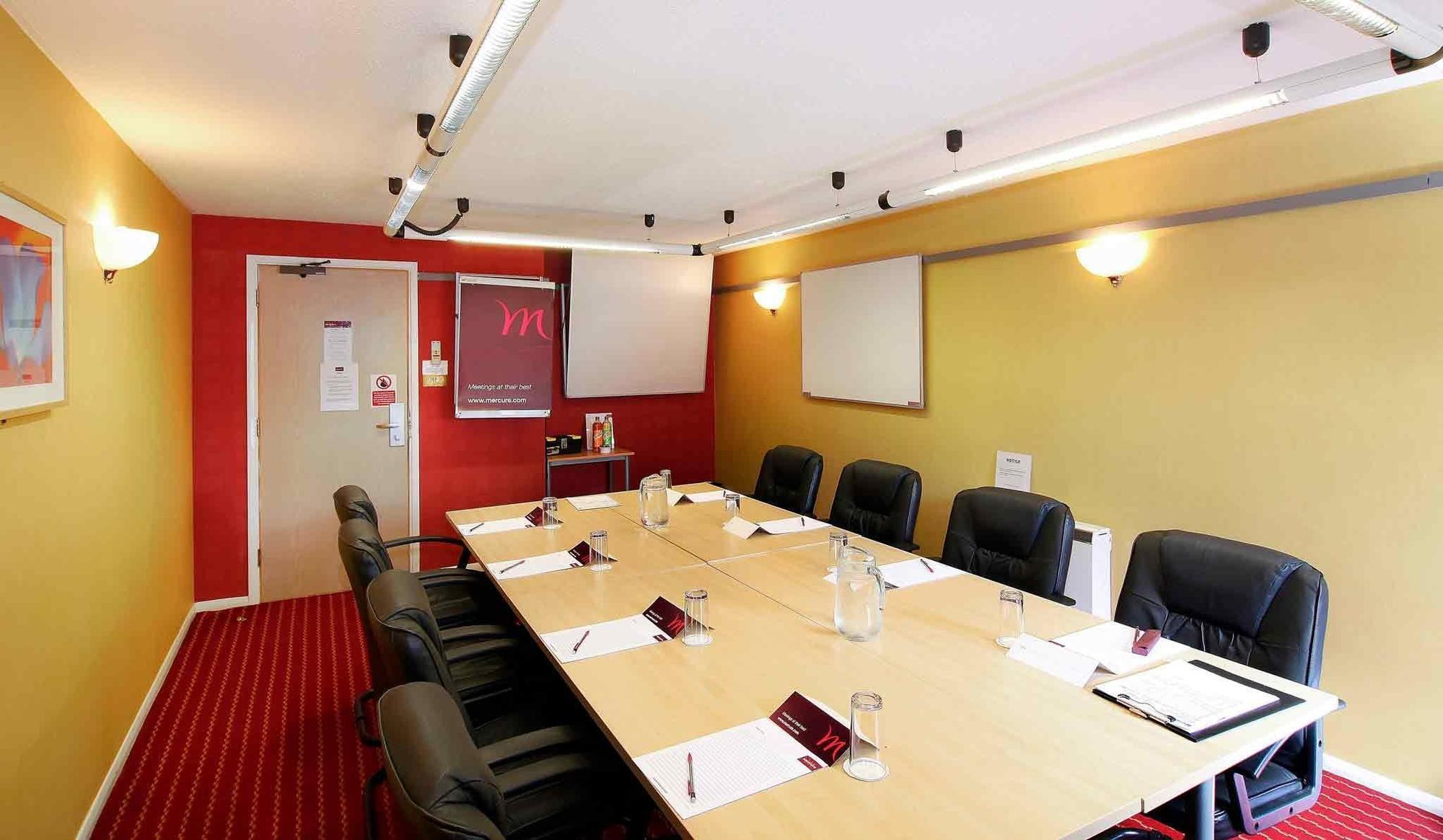 Mercure Hatfield Oak Hotel Buitenkant foto