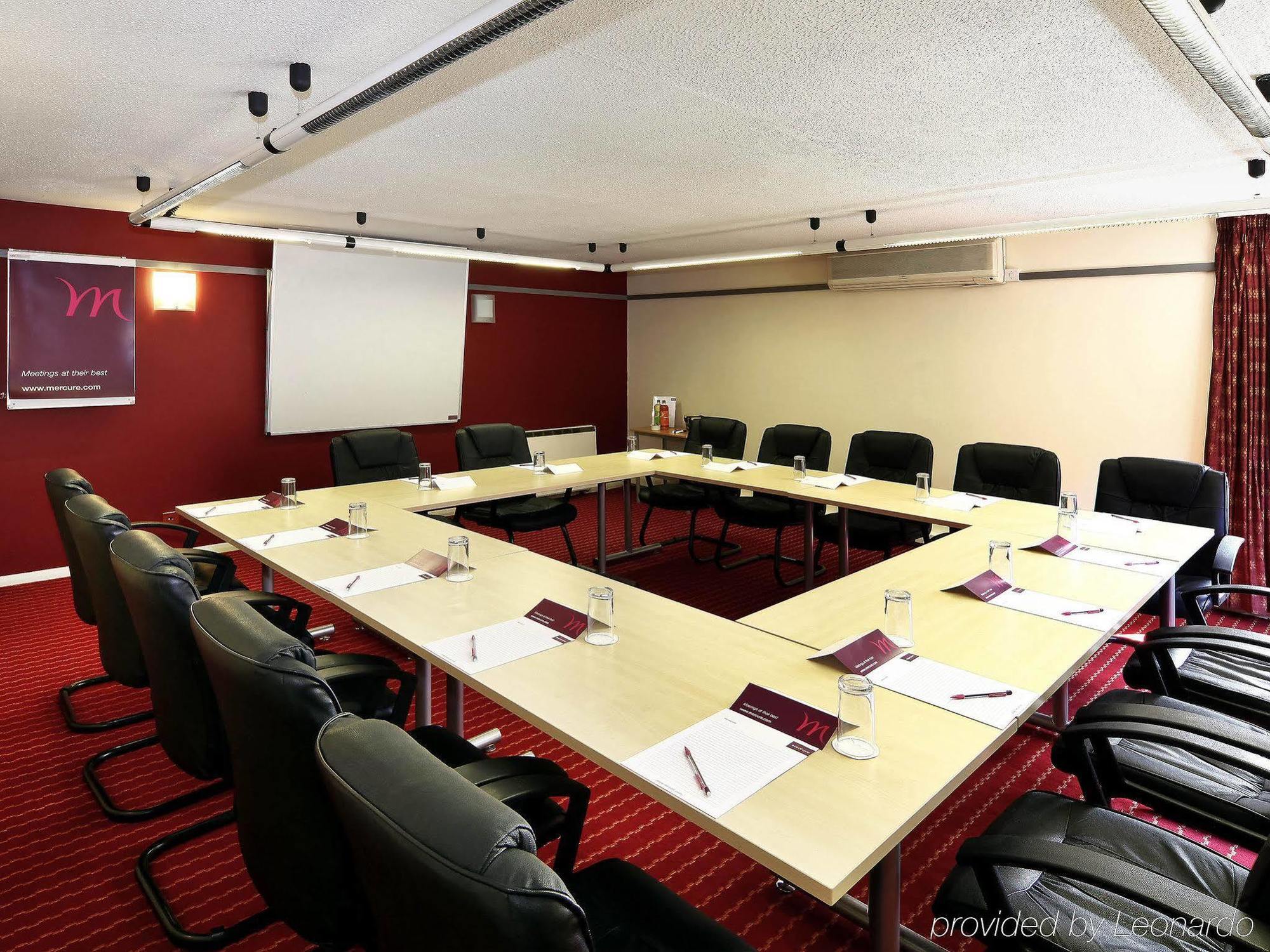 Mercure Hatfield Oak Hotel Buitenkant foto