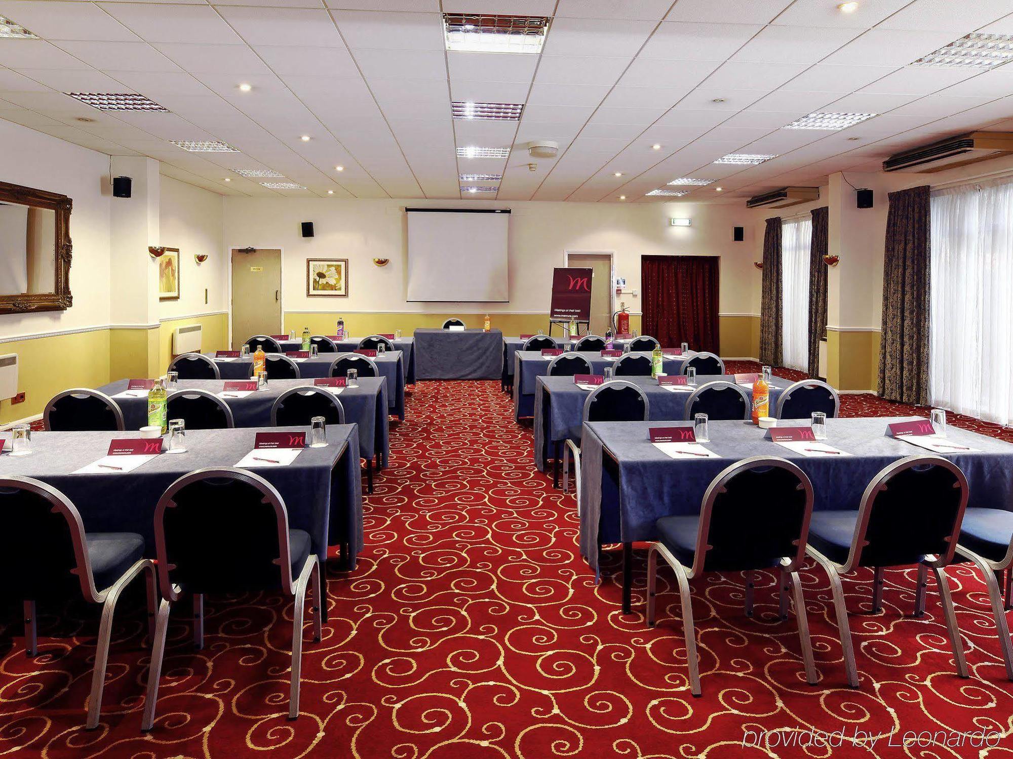 Mercure Hatfield Oak Hotel Buitenkant foto