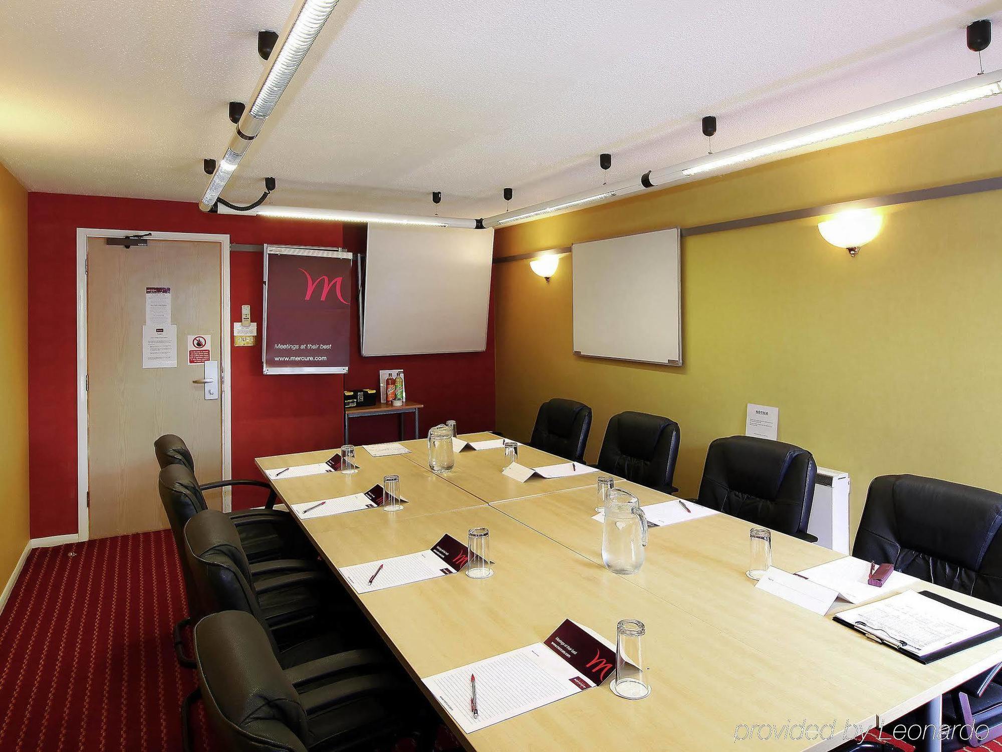 Mercure Hatfield Oak Hotel Buitenkant foto