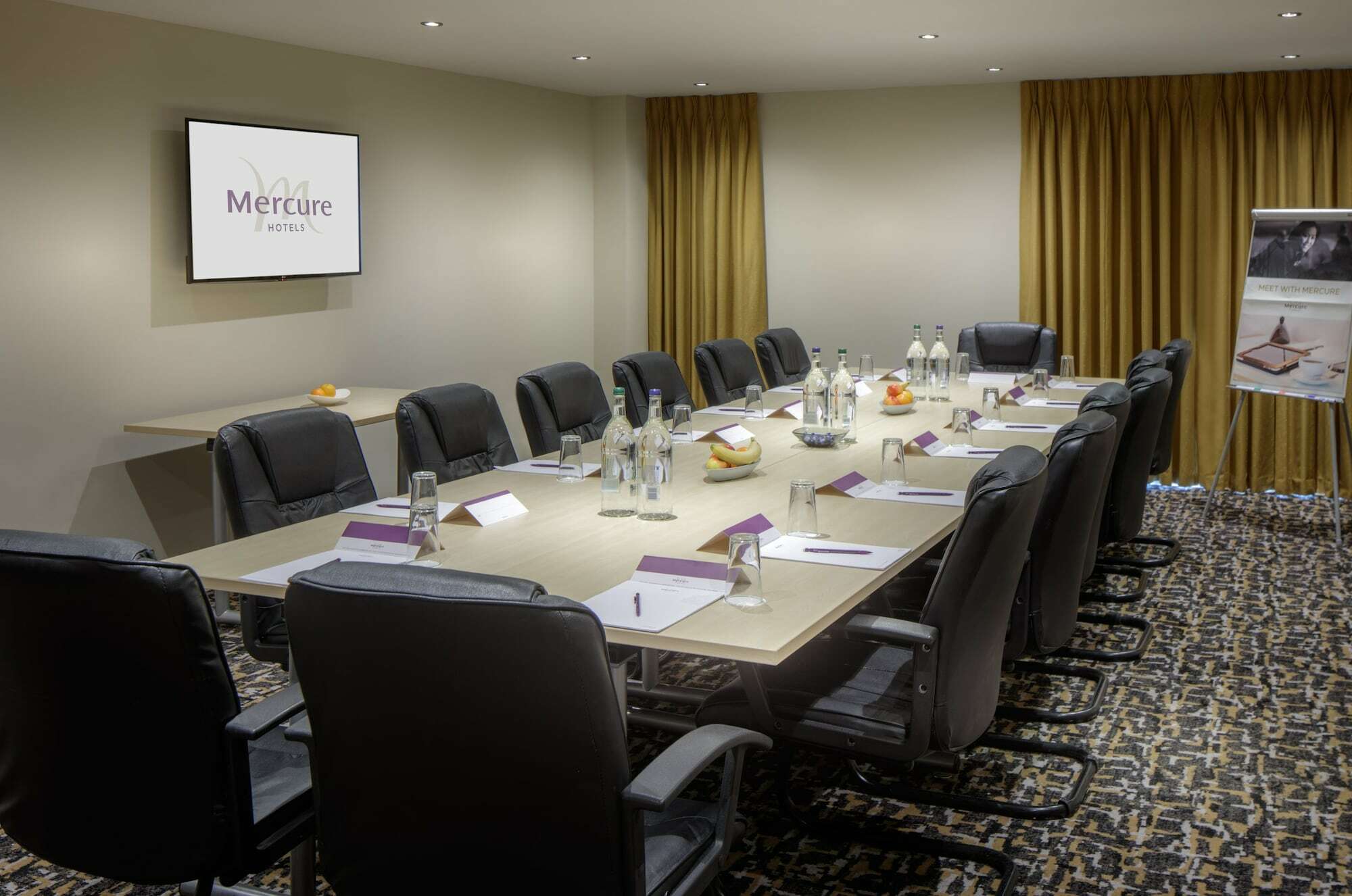 Mercure Hatfield Oak Hotel Buitenkant foto